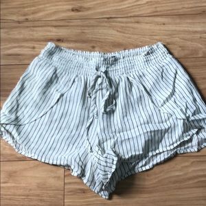 American eagle high waisted flowy shorts
